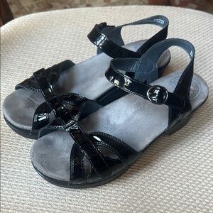 Black patent leather Dansko sandals 37 EUC